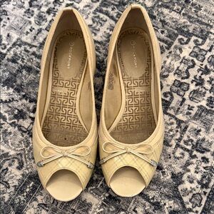 Rockport Women's Tan Peep Toe Heels